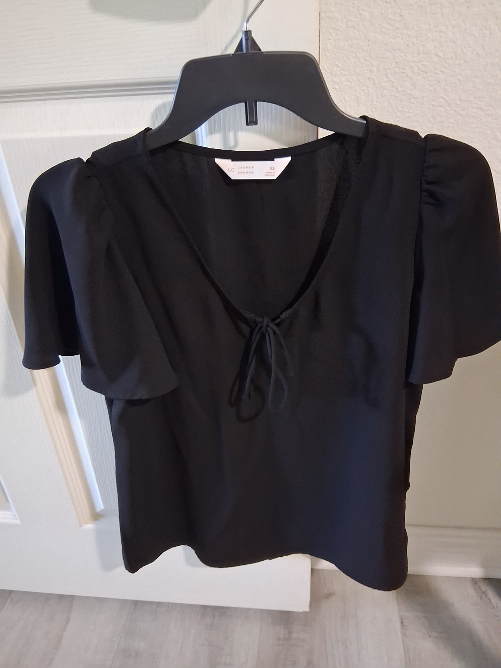 LC Lauren Conrad Black Tie-Front Puff Sleeve Blouse